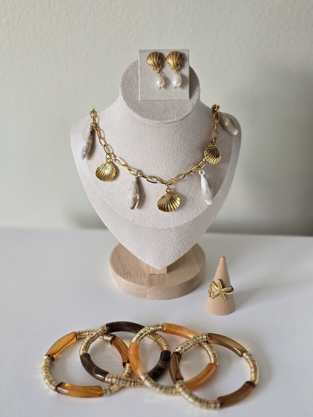 Gold Shell & Pearl Charm Necklace with Matching Earrings - White Pearlescent